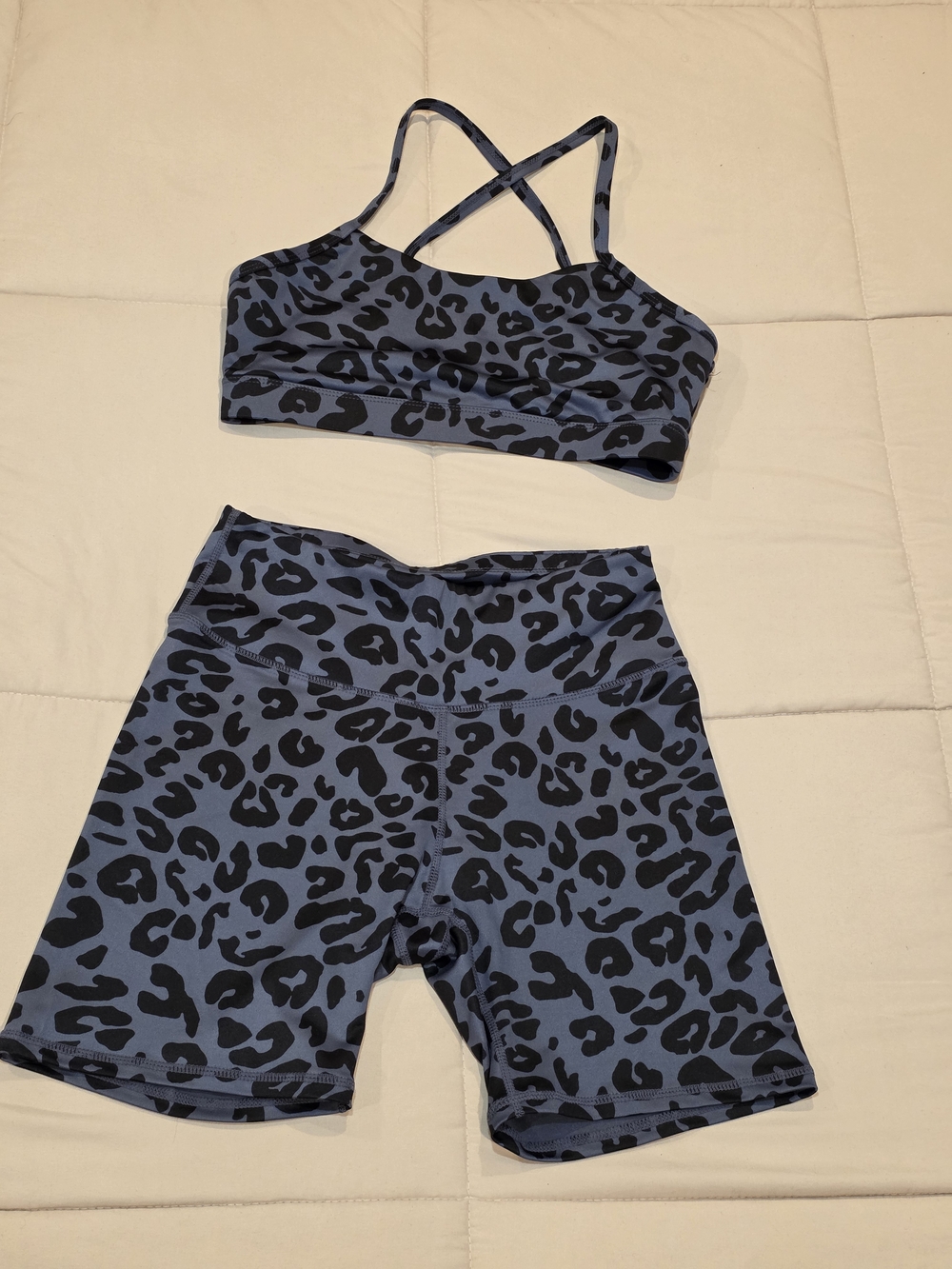 Leopard Print Workout Set Medium Sports Bra & Biker Shorts Gray Black Activewear